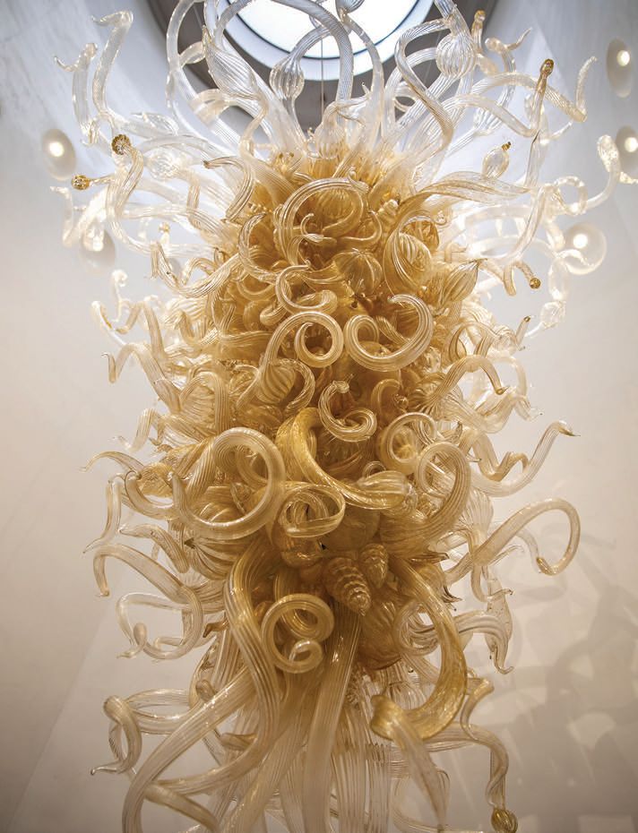 A glass 2005 sculpture by American artist Dale Chihuly. PHOTO COURTESY OF MINGEI INTERNATIONAL MUSEUM